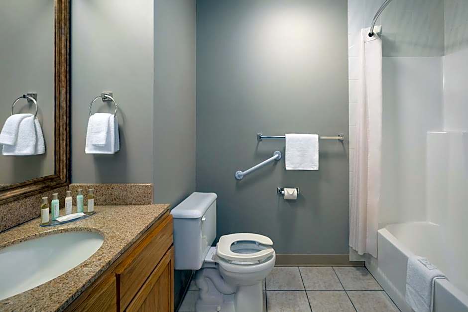 Travelodge by Wyndham Edmonton Airport