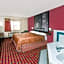 Super 8 by Wyndham Paris IL