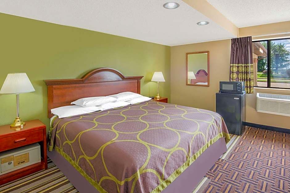 Super 8 by Wyndham Knoxville