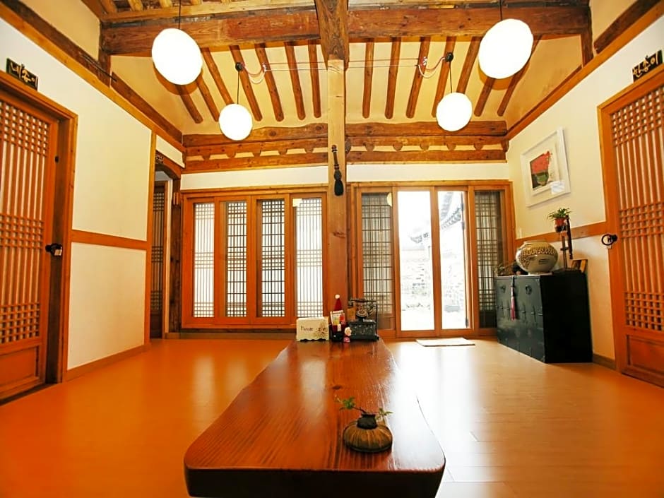 Saekdong Jeogori Hanok Guesthouse Jeonju