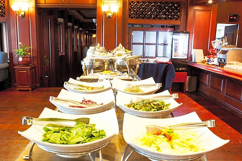 Asia Lakeside Hotel