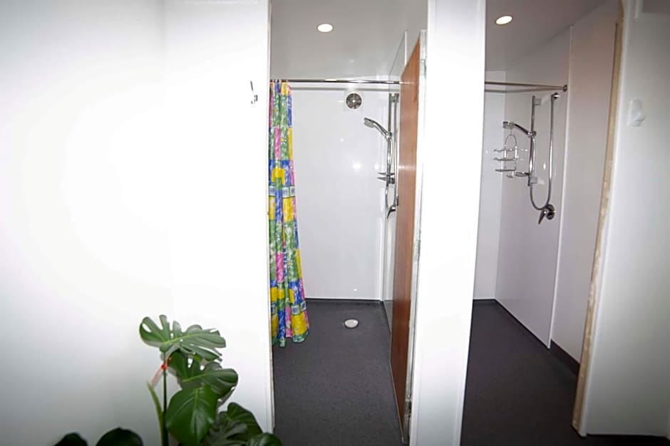 Surat Bay Lodge by the Sea/Backpackers Hostel