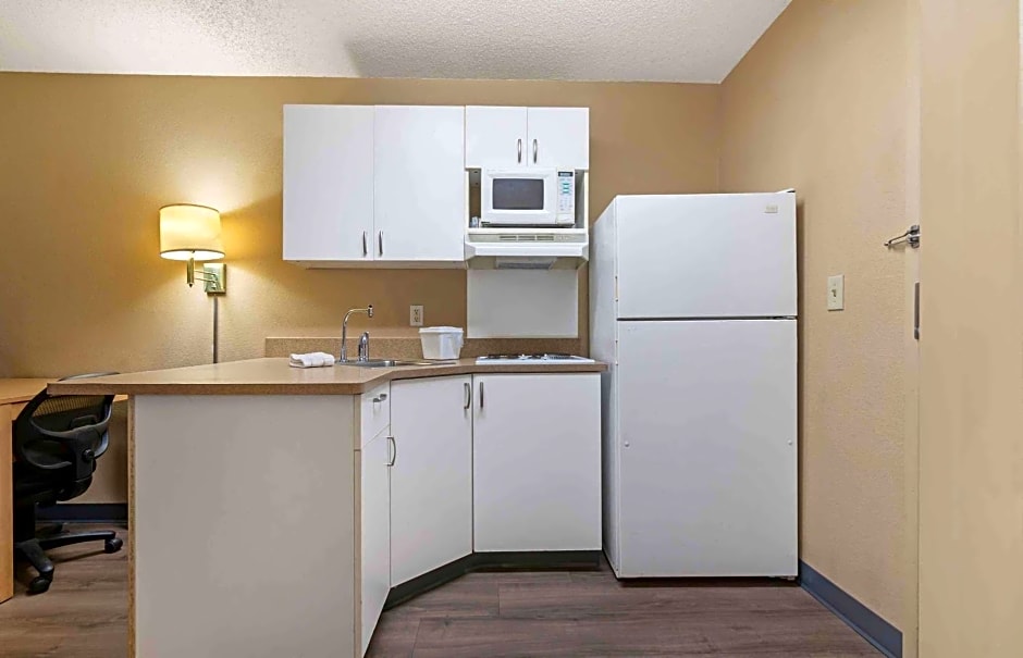 Extended Stay America Suites - Kansas City - Overland Park - Quivira Rd.