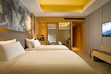 Deluxe Twin Room with Bath Tub and Pool View