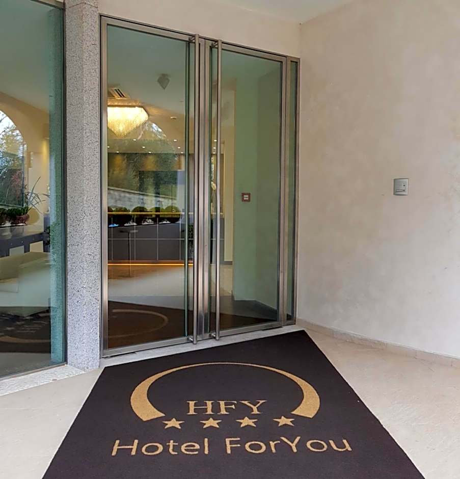 Hotel For You