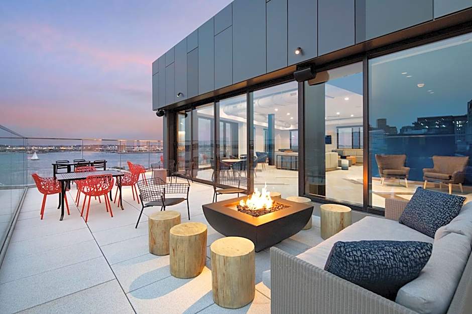 Hyatt Place Boston/Seaport District