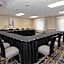 La Quinta Inn & Suites by Wyndham Clifton
