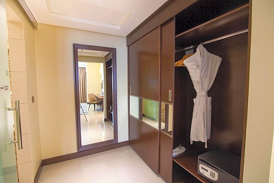 Atiram Premier Hotel