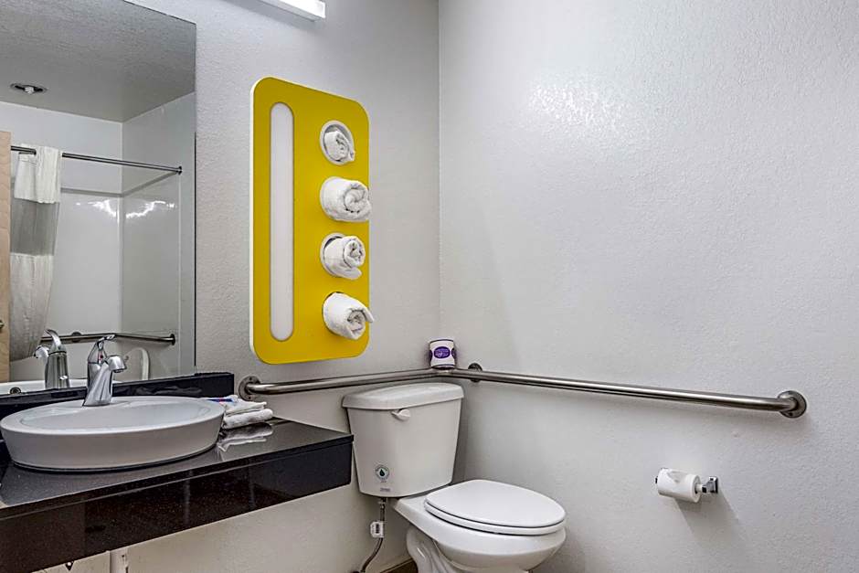 Motel 6-Mcalester, OK