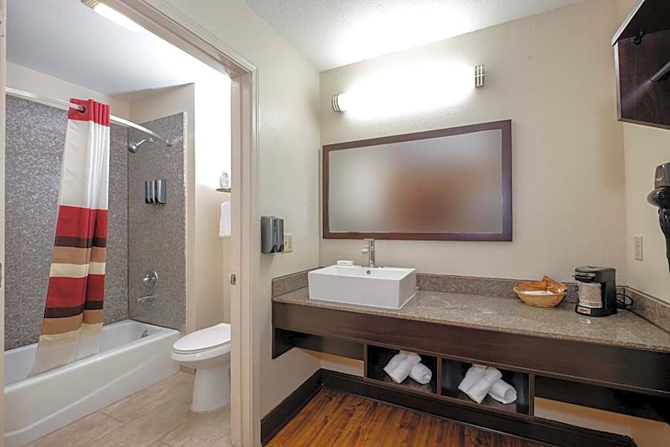 Red Roof PLUS+ Hammond