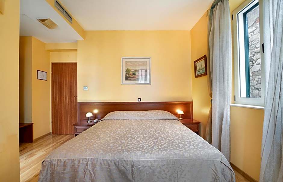 Hotel Peristil