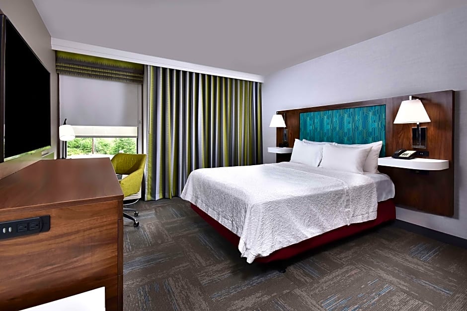 Photo 1 of 7 of 1 Queen Bed, Mobility Accessible, Bathtub