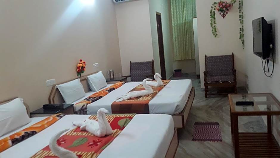 Hotel Saravana Grand