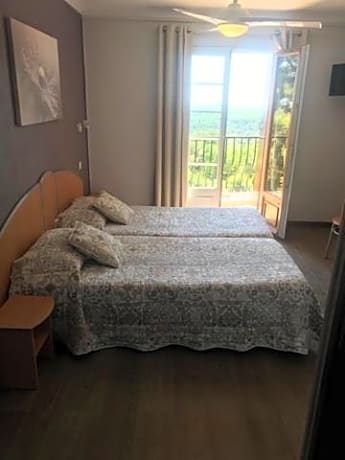 Double or Twin Room with Sea View
