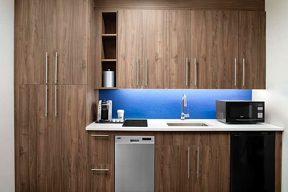 Holiday Inn Express & Suites Woodside LaGuardia Airport By IHG