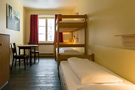 Bed in 3-Bed Mixed Dormitory Room with Shared Bathroom