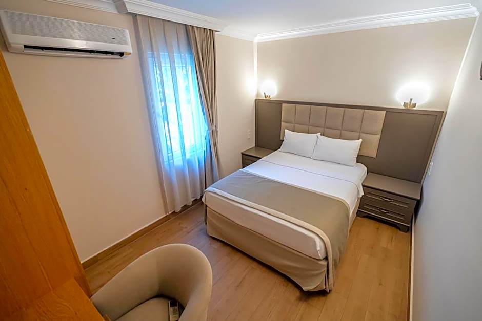 Moonshine Hotel & Suites