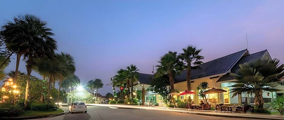 Martina Hotel Surin