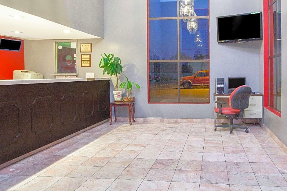 America's Best Value Inn & Suites Bakersfield Central