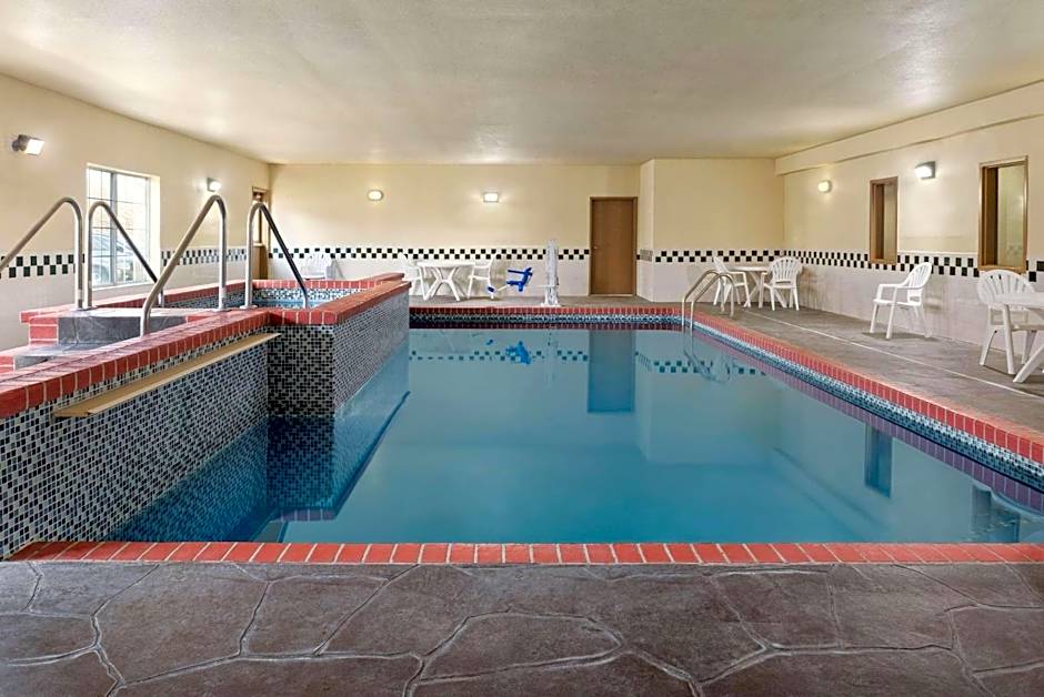 Country Inn & Suites by Radisson, Topeka West, KS