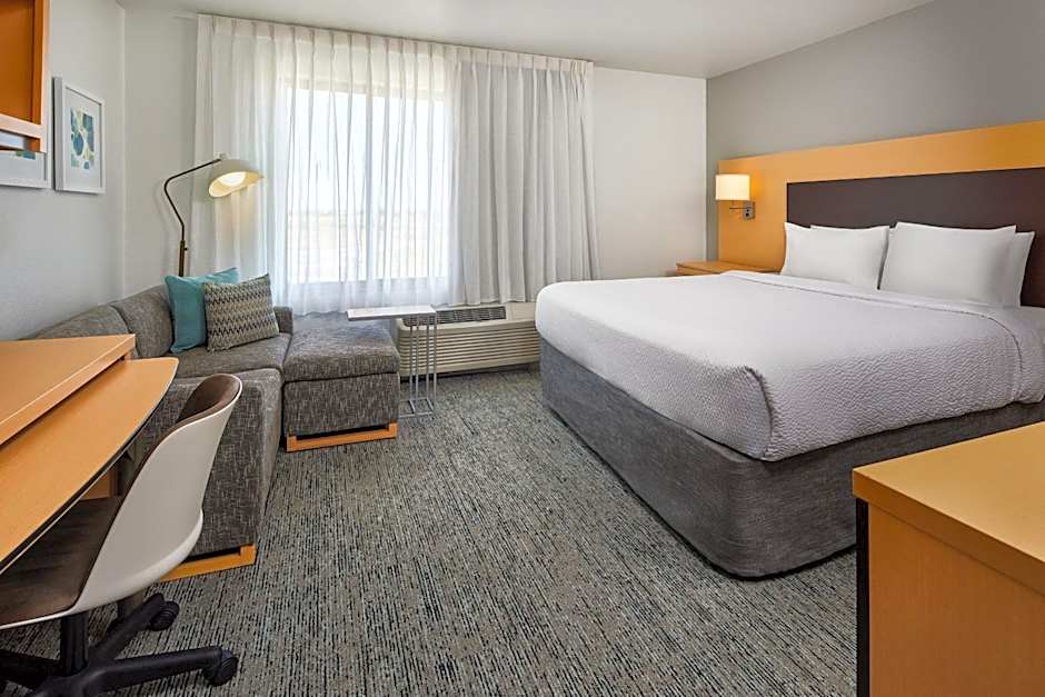 TownePlace Suites by Marriott Garden City