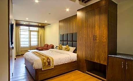 Hotel Shiwalik Regency