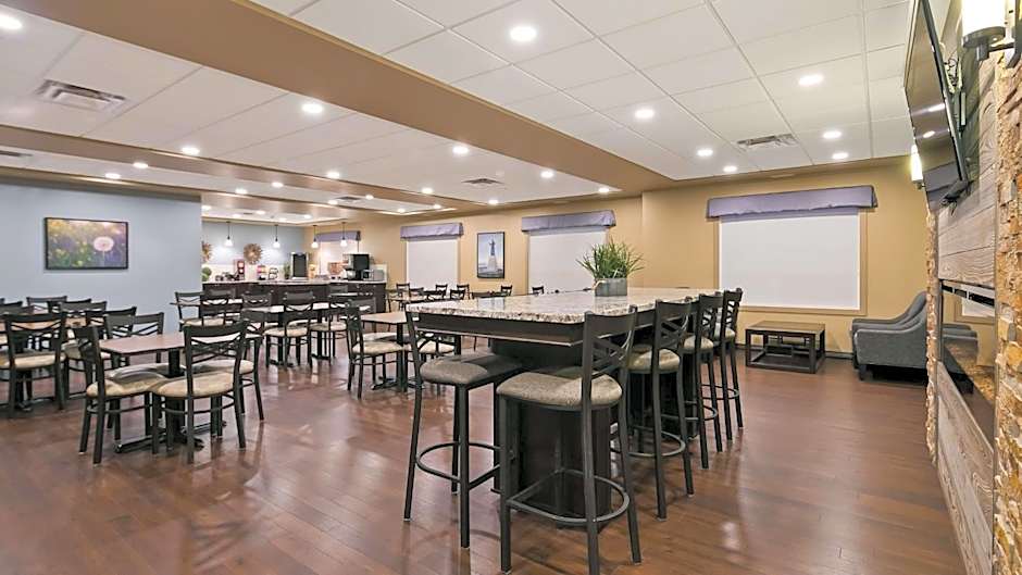 Best Western Plus Lacombe Inn & Suites