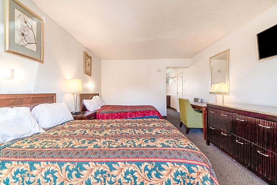 Castle Inn & Suites By OYO Chickasha