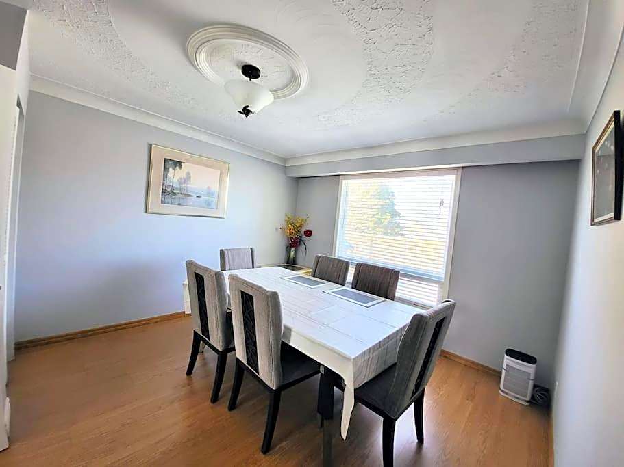Cozy Home Close to Attractions in Niagara Falls