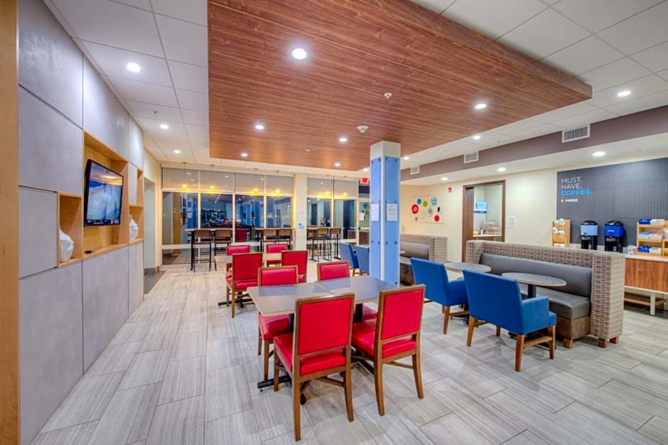 Holiday Inn Express and Suites Remington By IHG