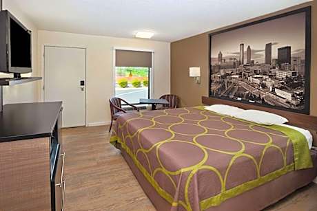 1 King Bed Smoking
