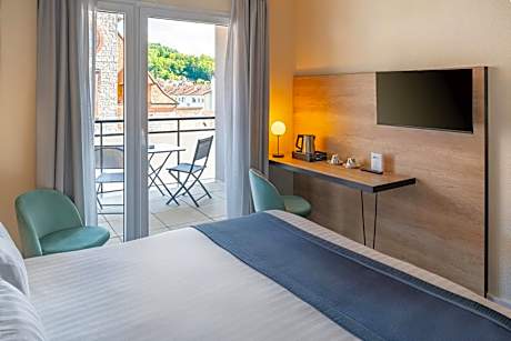 Standard Queen Room with Street View - Non-Smoking