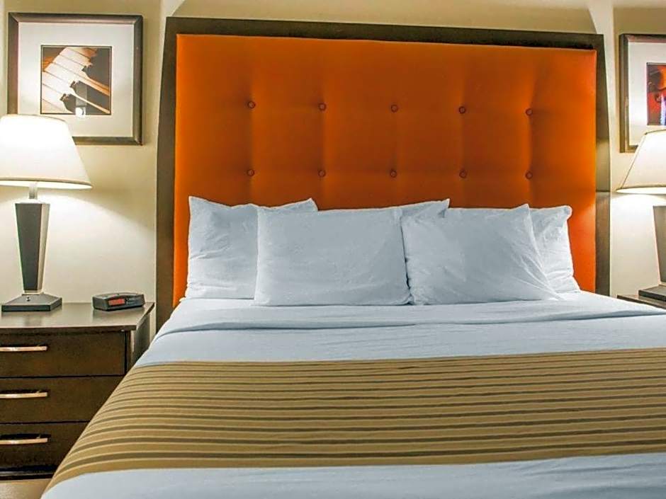 Econo Lodge Inn & Suites Stevens Point