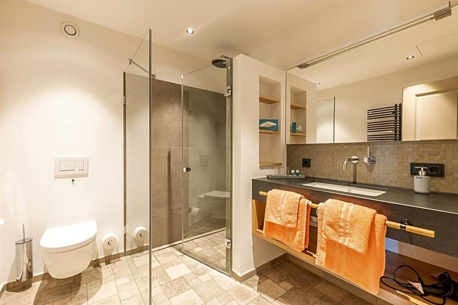 LANDHOTEL ALTE ZOLLSTATION- Historical Building