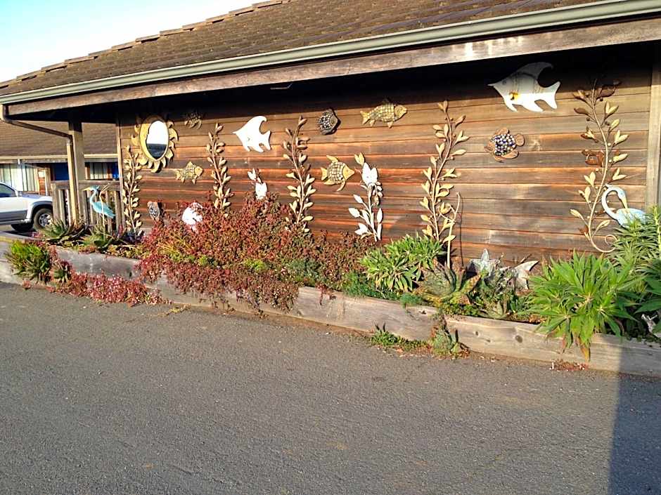 Gualala Surf Inn on the ocean bluff