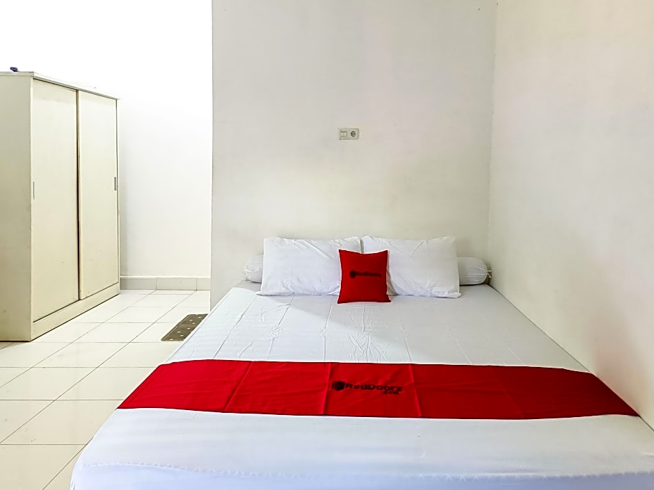 RedDoorz @ Al Muhajir Homestay Kendari