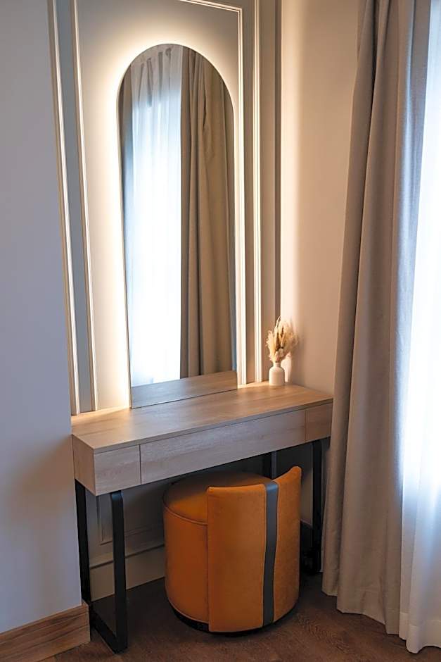 The Hyde - At Dunning's Bar