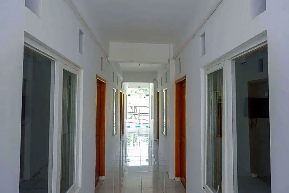 RedDoorz Plus near Taman Rekreasi Selecta 2