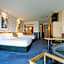 Lakes Hotel