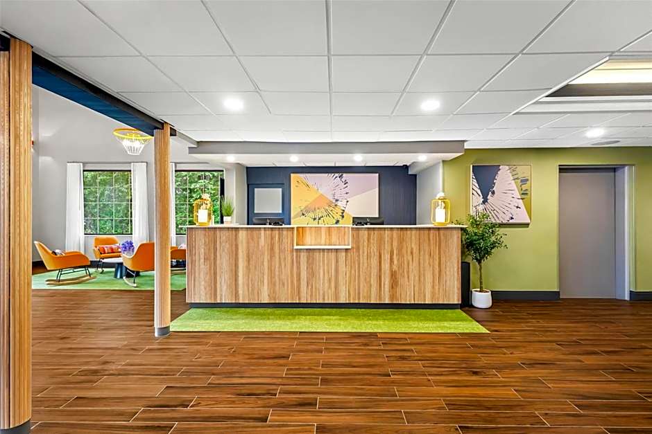 Spark by Hilton Duluth