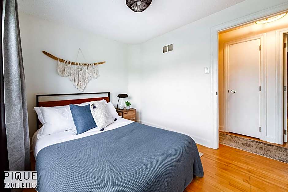 Nordic Spa Retreat - Hot Tub - King Bed- Firepit - BBQ!