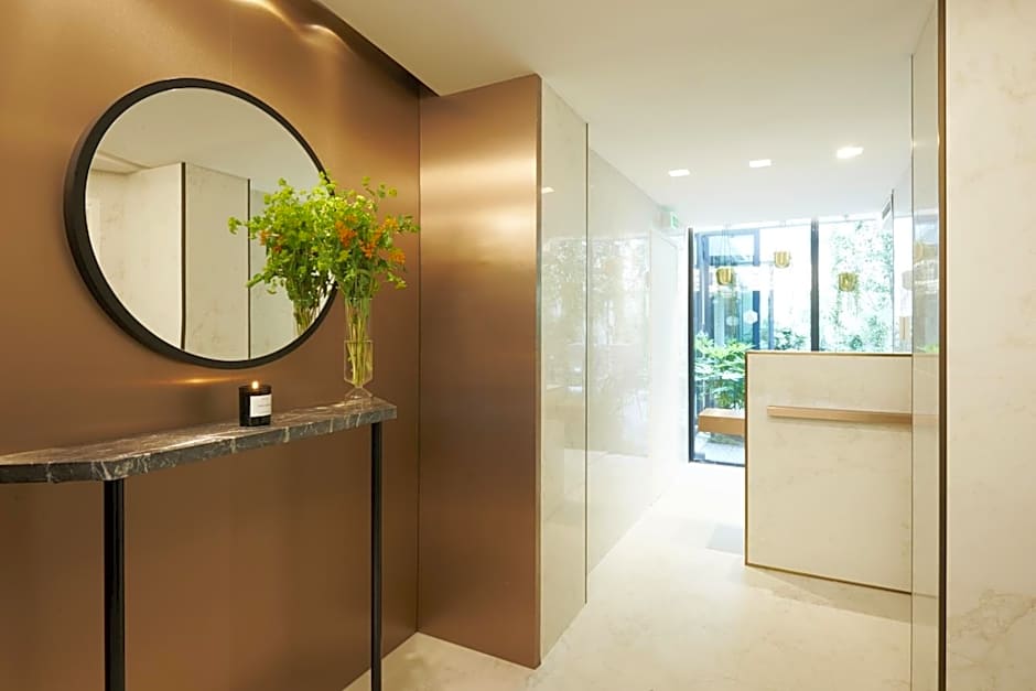 Perpetual Elysee Montaigne