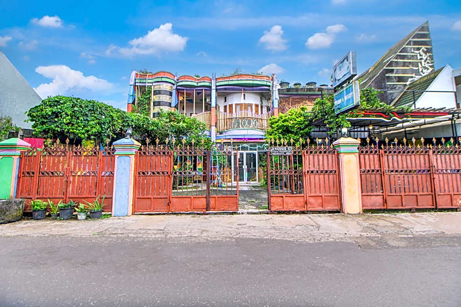 OYO 91601 Double-Degree Syariah (Female & Family)
