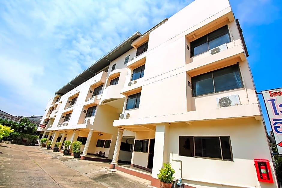 OYO 383 White inn hotel