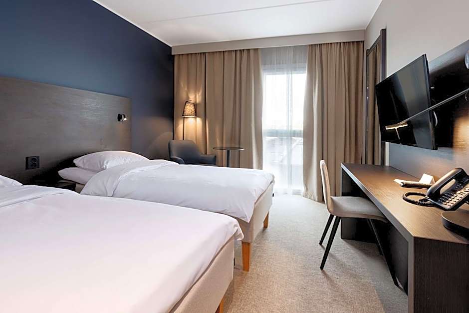 Park Inn by Radisson Oslo Airport Hotel West