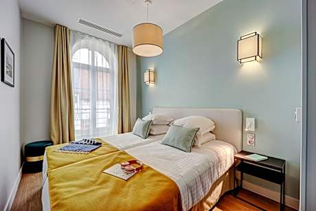 Three-Bedroom Apartment (8 People) - Customs Building