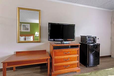 2 Queen Beds, Efficiency, Nonsmoking