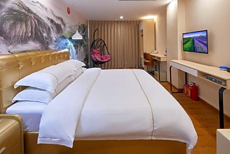 Deluxe Queen Room