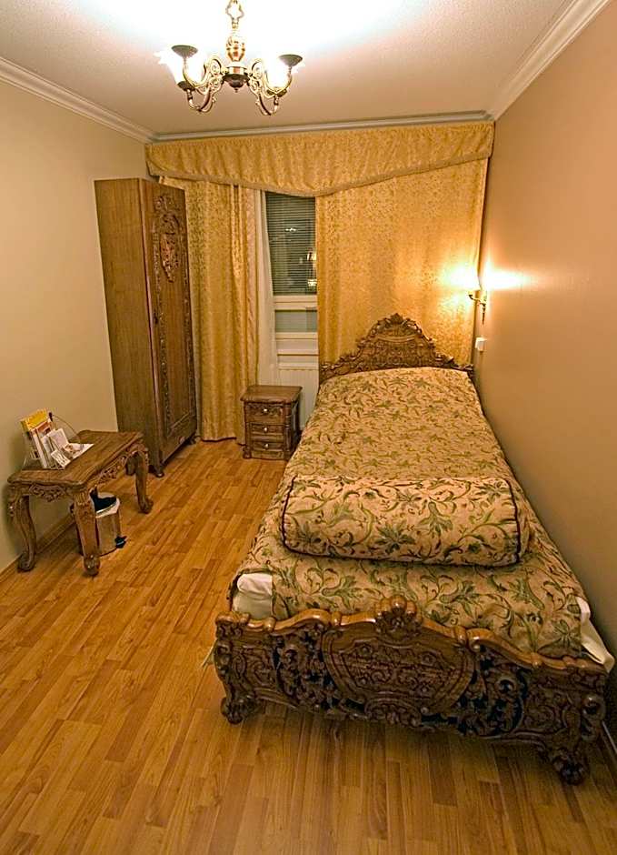Mango Hotel