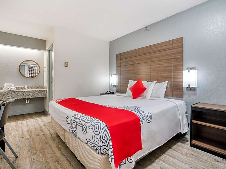 Photo 1 of 4 of Superior 1 King Bed